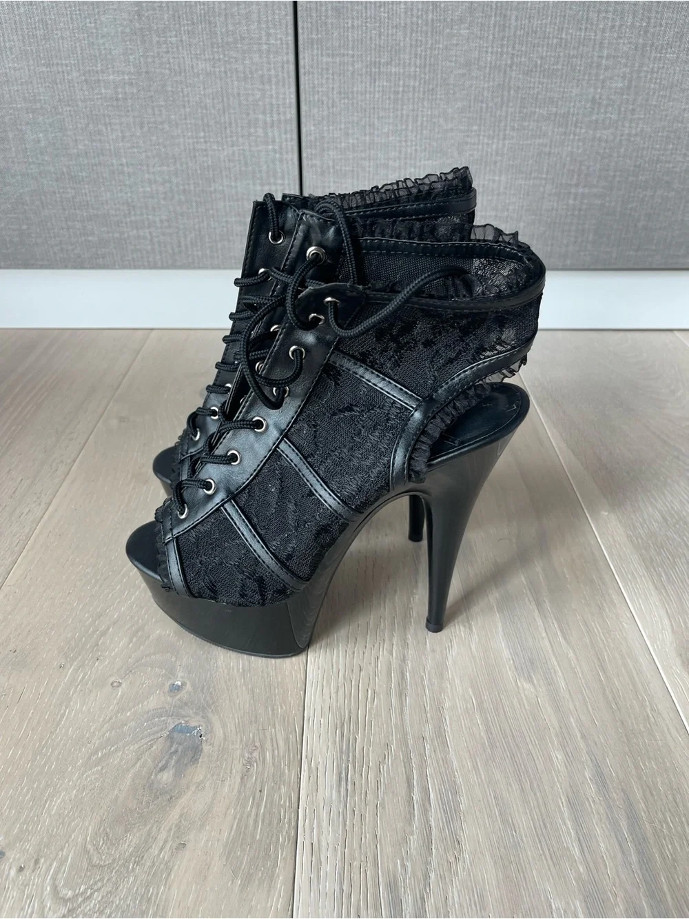 Pleaser | Lace Booties